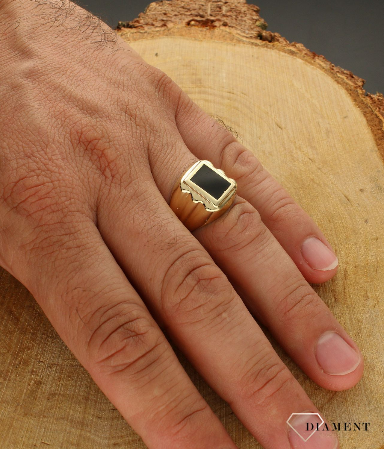 złoty sygnet pr. 585 z onyksem w kształcie prostokątnym (1).jpg